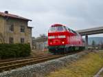 Die 219 084-1 biegt mit ihrer RB aus Arnstadt Hbf gerade in den Bahnhof Saalfeld (Saale) ein. (12.03.2010)